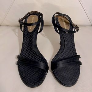Bcbgmaxazria Women's sizes 8.5 beautiful shoes I wore them just once